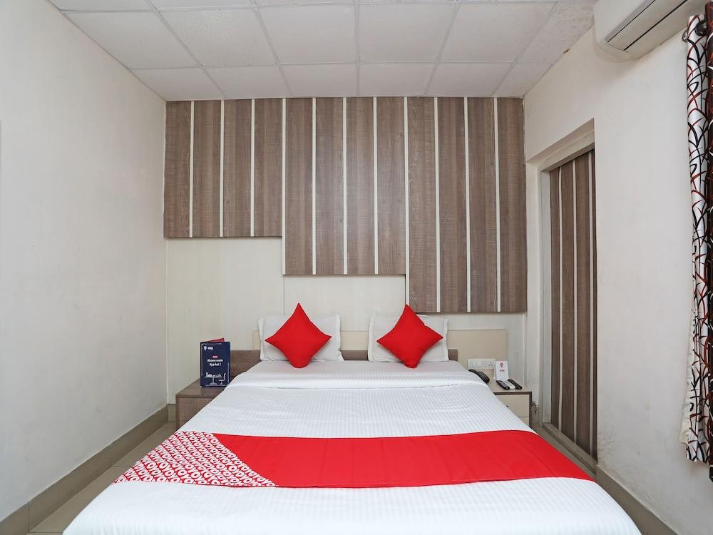 OYO 11888 Rasbehari Avenue