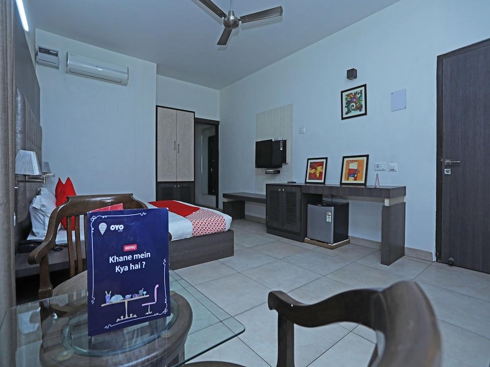 OYO 5192 Laj Regency