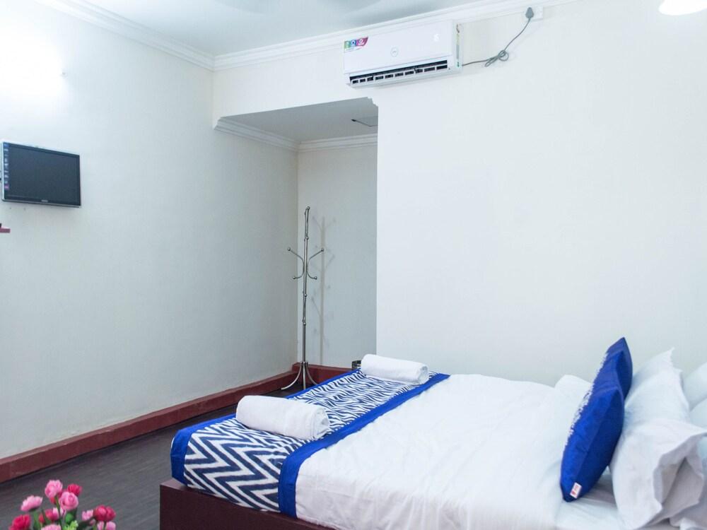 OYO 5237 Island Lake Resort