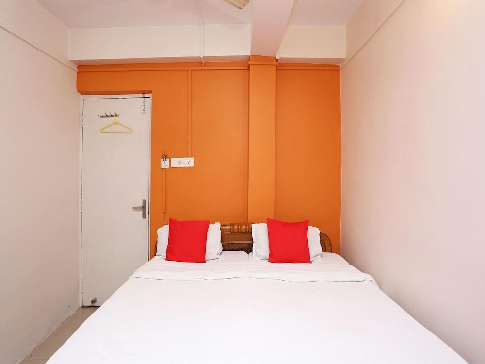 OYO 7847 New Mega Palace