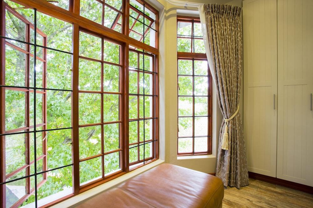 The Browns' Luxury Guest Suites