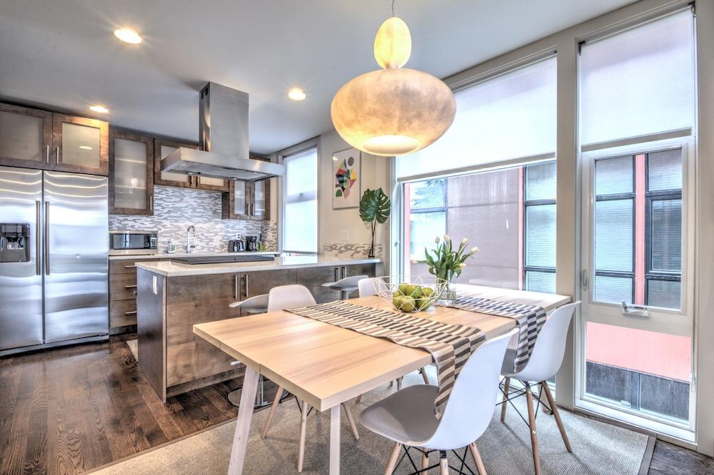 Central Modern Home with Rooftop