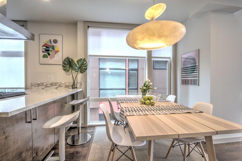 Central Modern Home with Rooftop