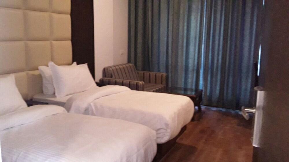 Kamakshi Residency by Royal Collection