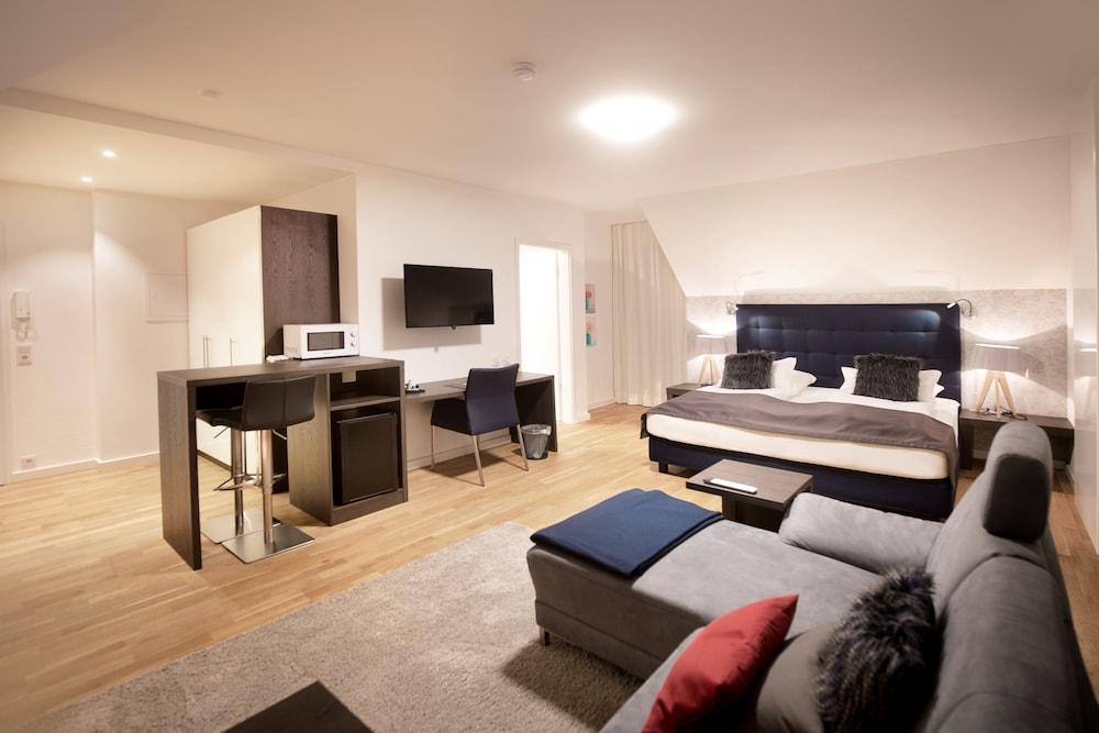 Boardinghouse by M&K