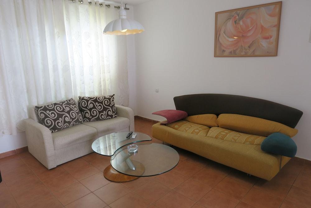 FAMILY APARTMENT & FREE  WATERSPORTS