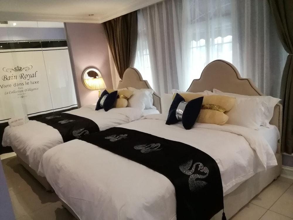 1 Day Car Hotel Station 18