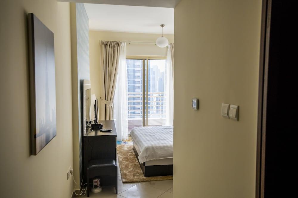 Deluxe Apartment with Lake View