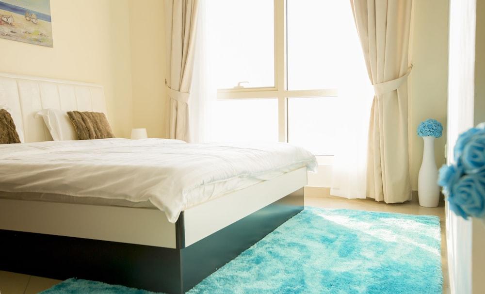 Deluxe Apartment with Lake View