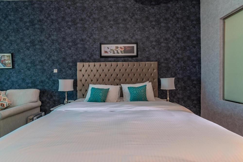 Yanjoon Holiday Homes - Palm Views