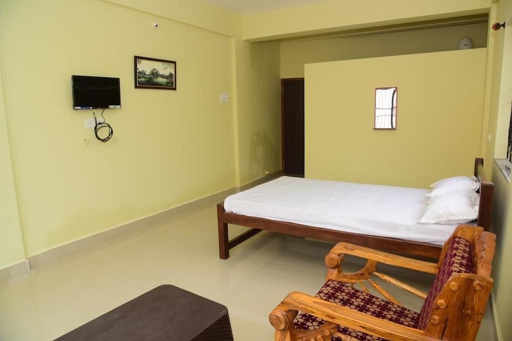 Nirvaah Room Siolim- Kitchenete