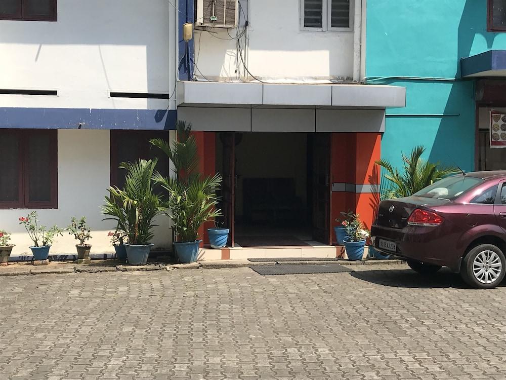 Indraprastham Tourist Home