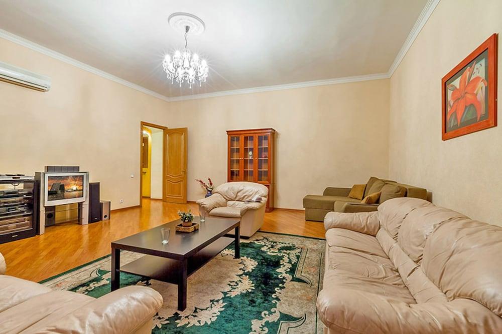 Friends apartment on Pushkinskaya