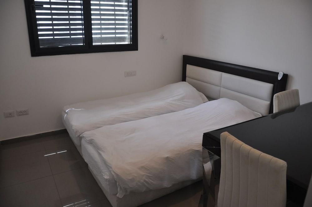 Isra Home Yitshak Sadeh 6 Apartment