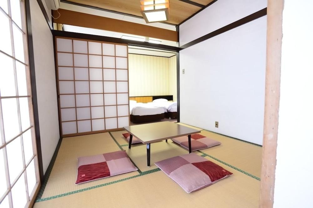 Guest House FUJI-HAKONE LAND - Hostel