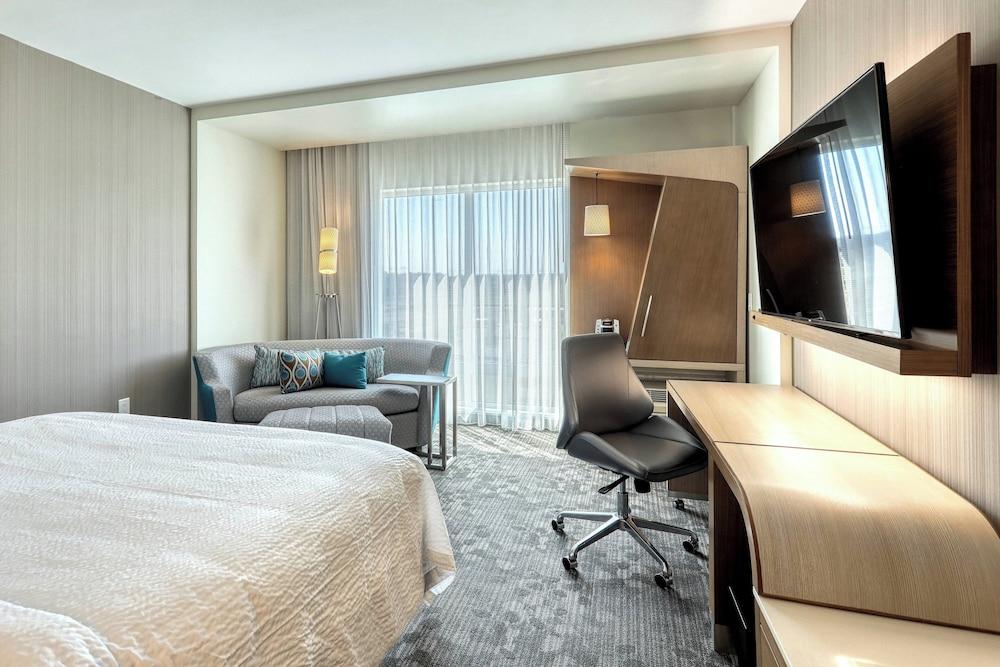 Courtyard by Marriott North Brunswick