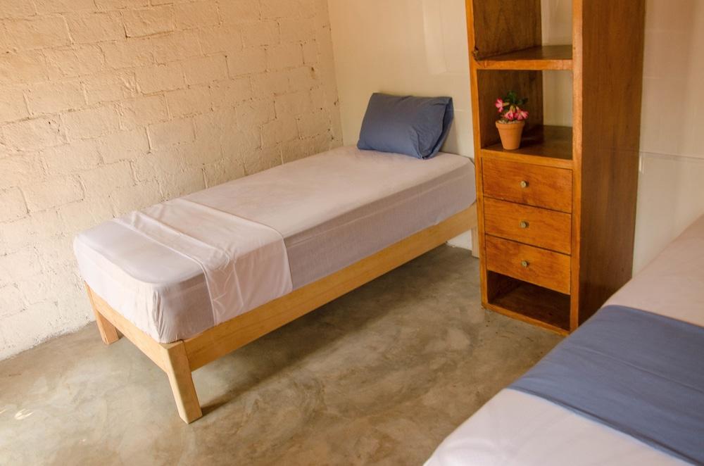 Alebrijes Surf House - Adults Only