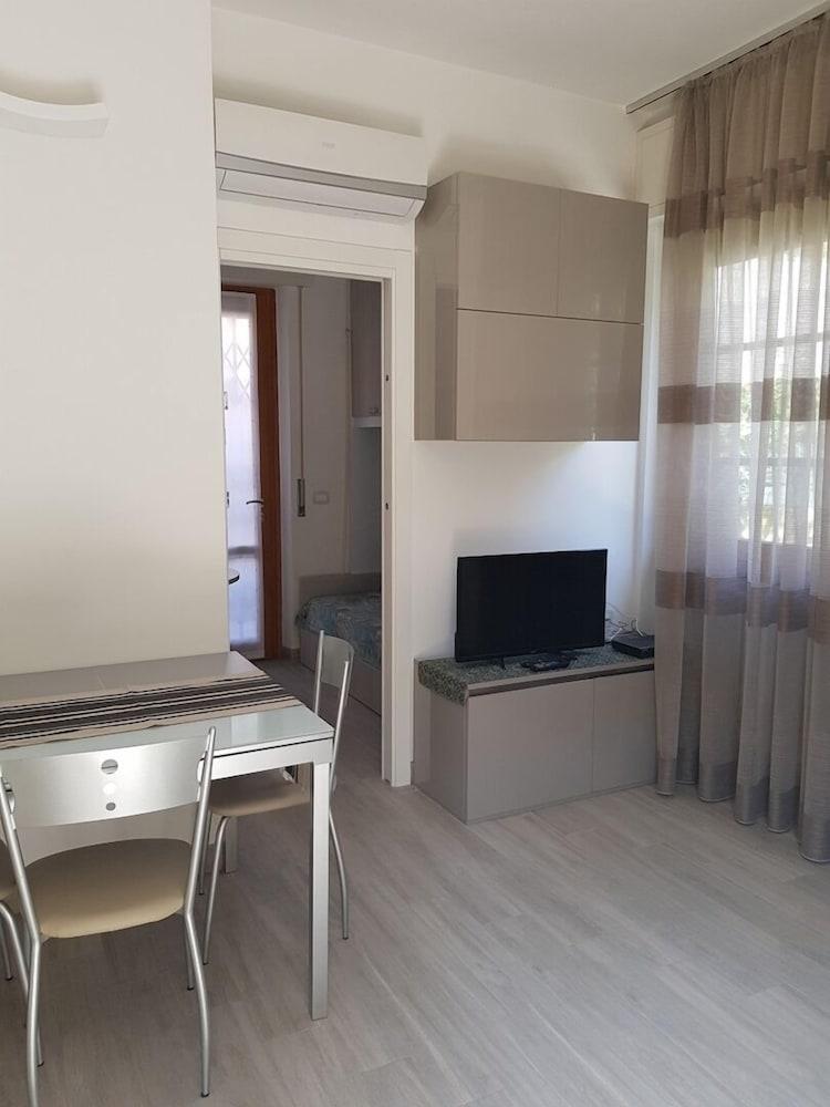 Sharky Charming Cottage