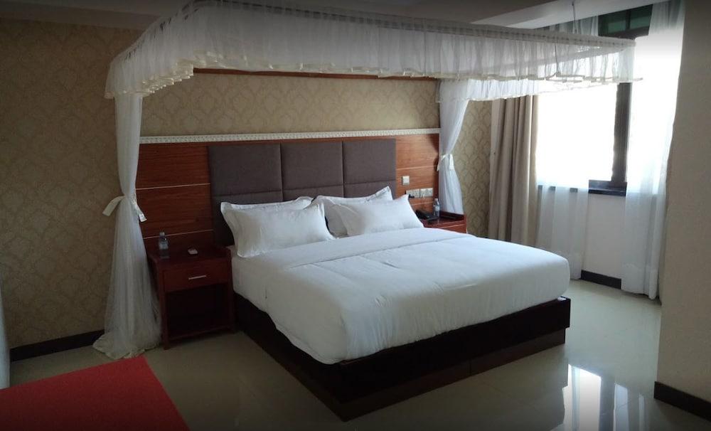 Courtyard International Hotel