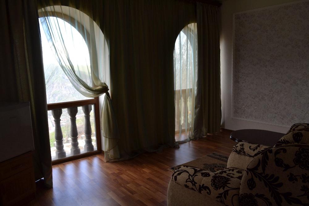 AVAGYAN'S Hotel - Restaurant