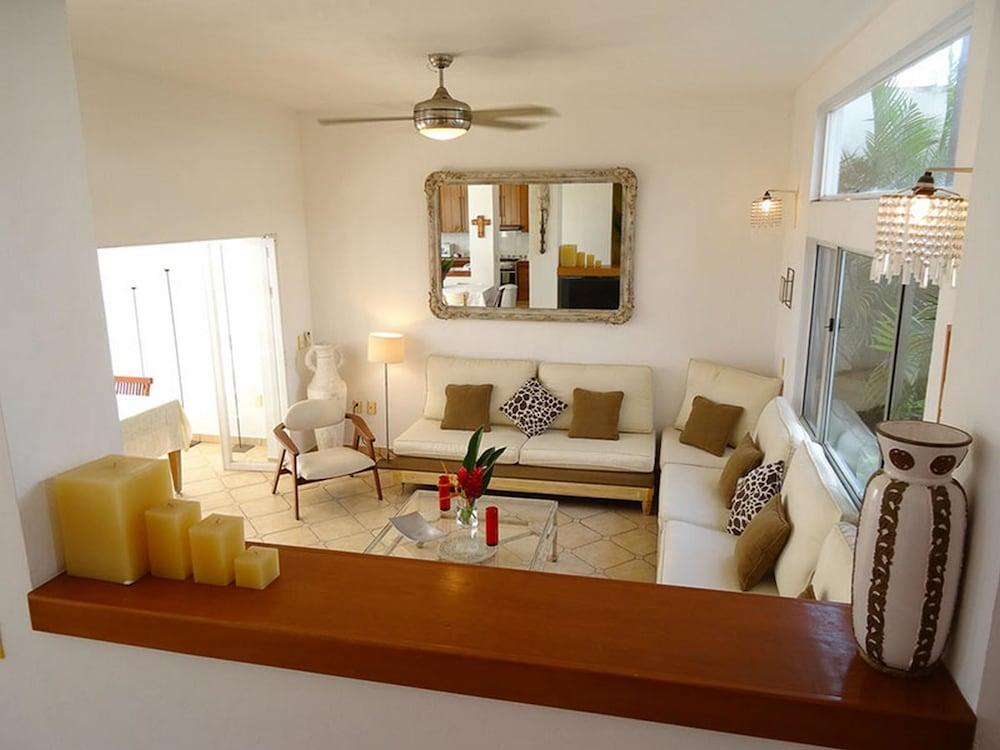 Casa Blanco by Las Palmas