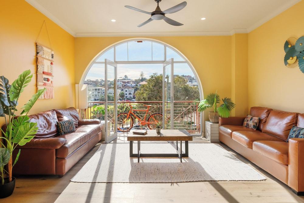 Mad Monkey Coogee Beach Hostel