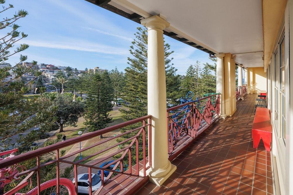 Mad Monkey Coogee Beach Hostel