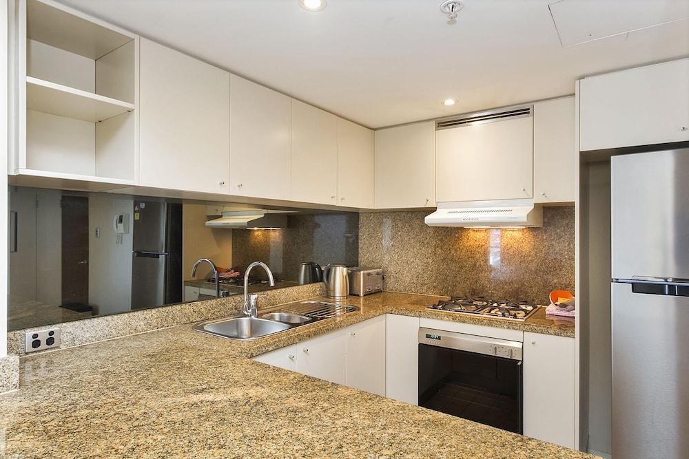 Wyndel Apartments - Sergeants