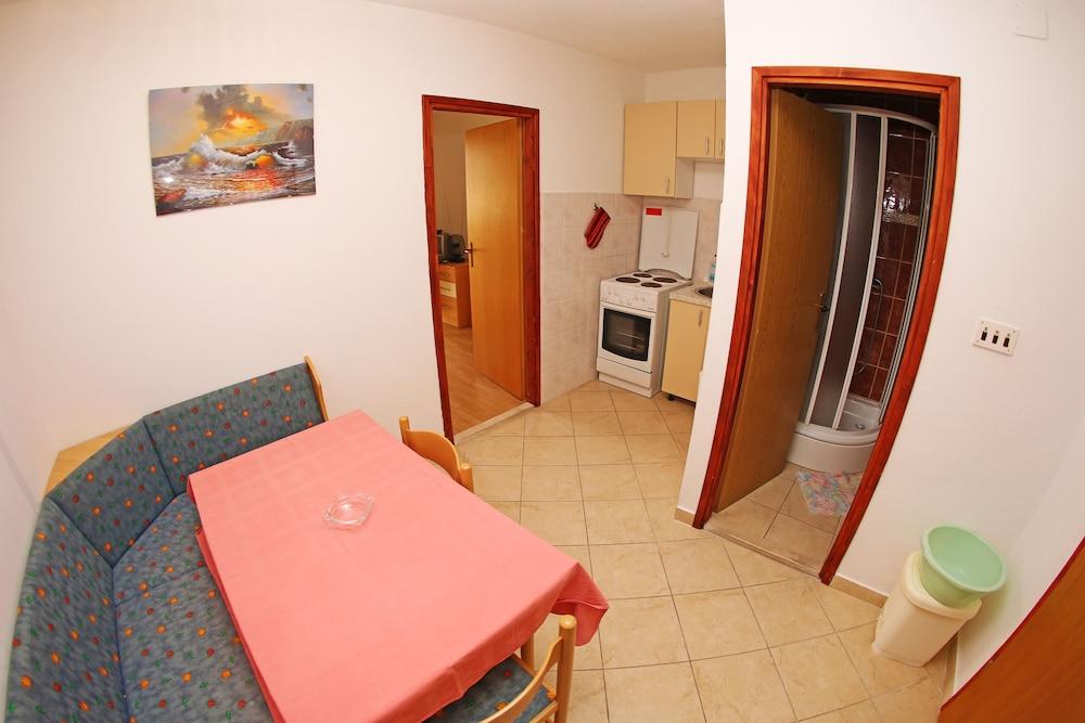 Apartments and Rooms Zvjezdana