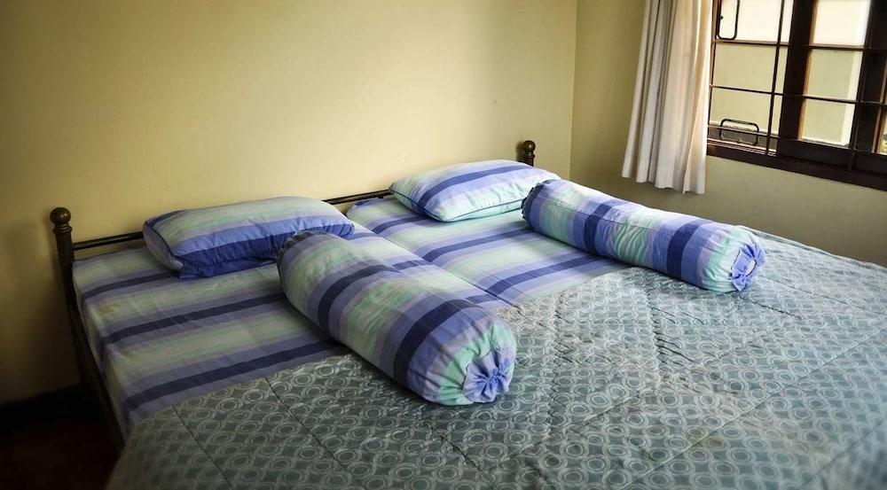 Villa Kota Bunga Ade