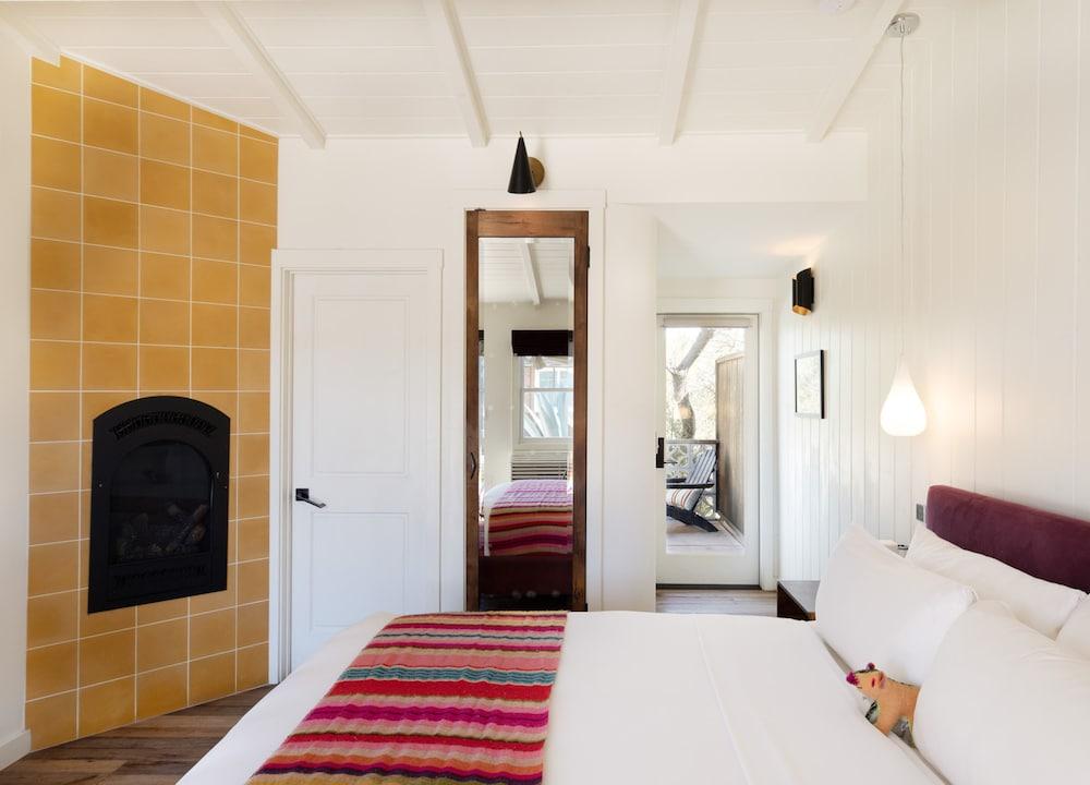 Skyview Hotel - 21 & Over Pool