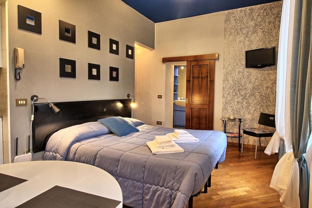 Logicasa Apartment Tower Gate