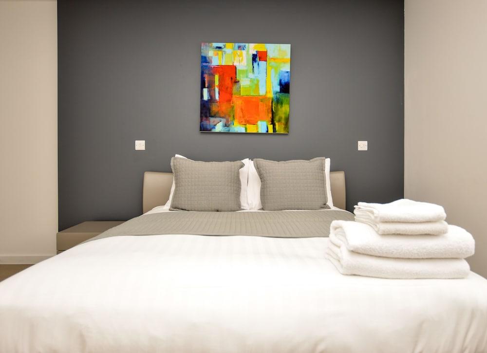 North West 6 Apartments