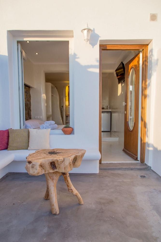 Villa Elina Suites And More