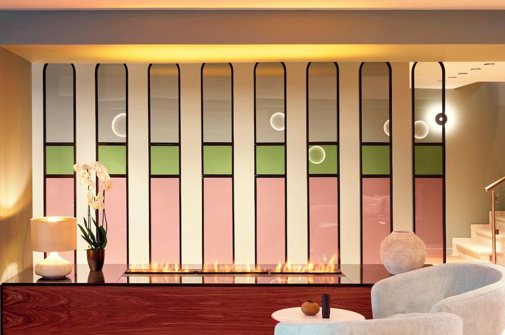 Zeus Essence Wyndham Athens Residence