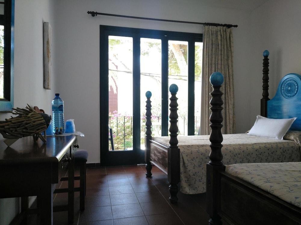 Zhimbad B&B by the sea
