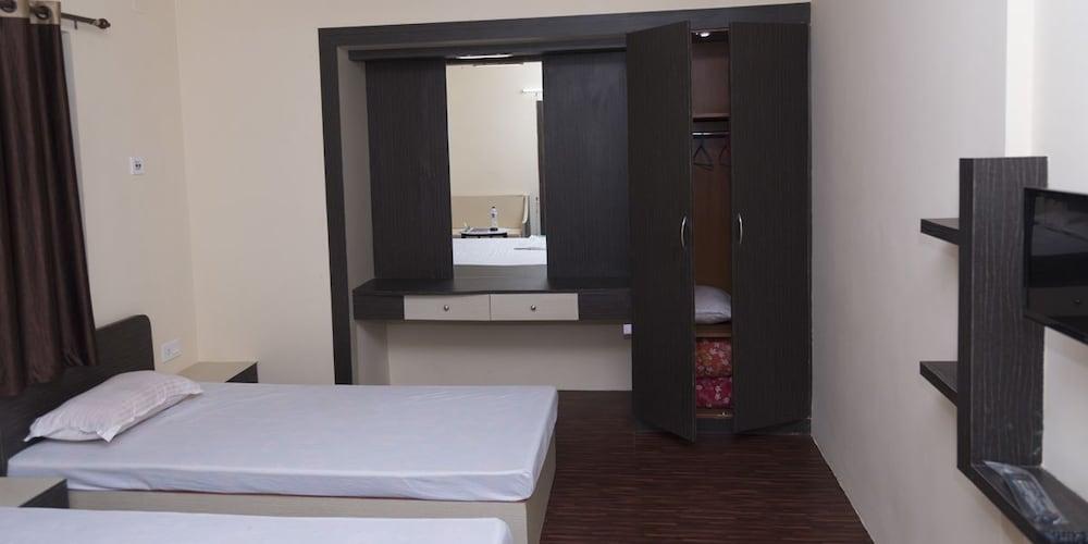 Rajhans Hotel and Resort