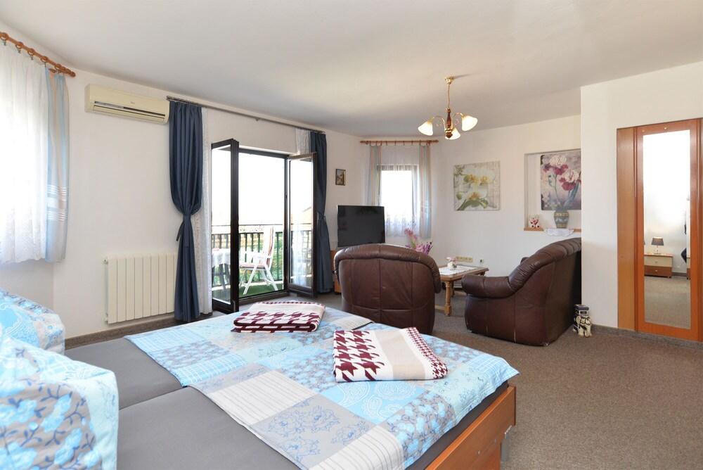 Apartments Anka 1223