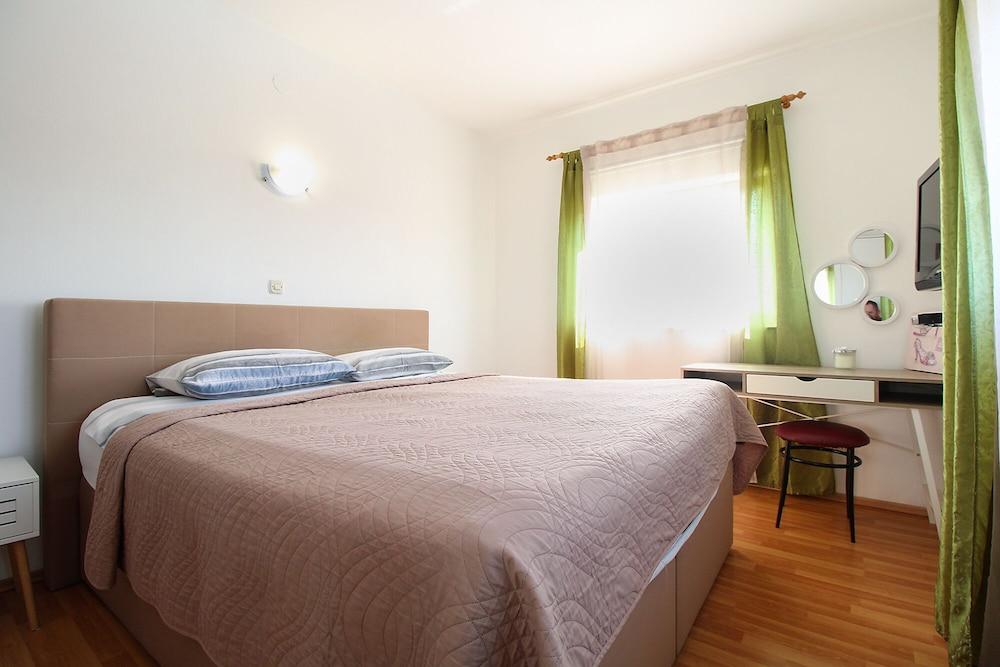 Apartments Jasmine 1008