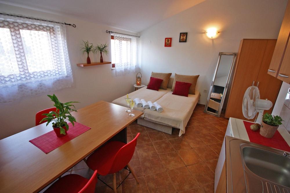 Apartments Irena 1310