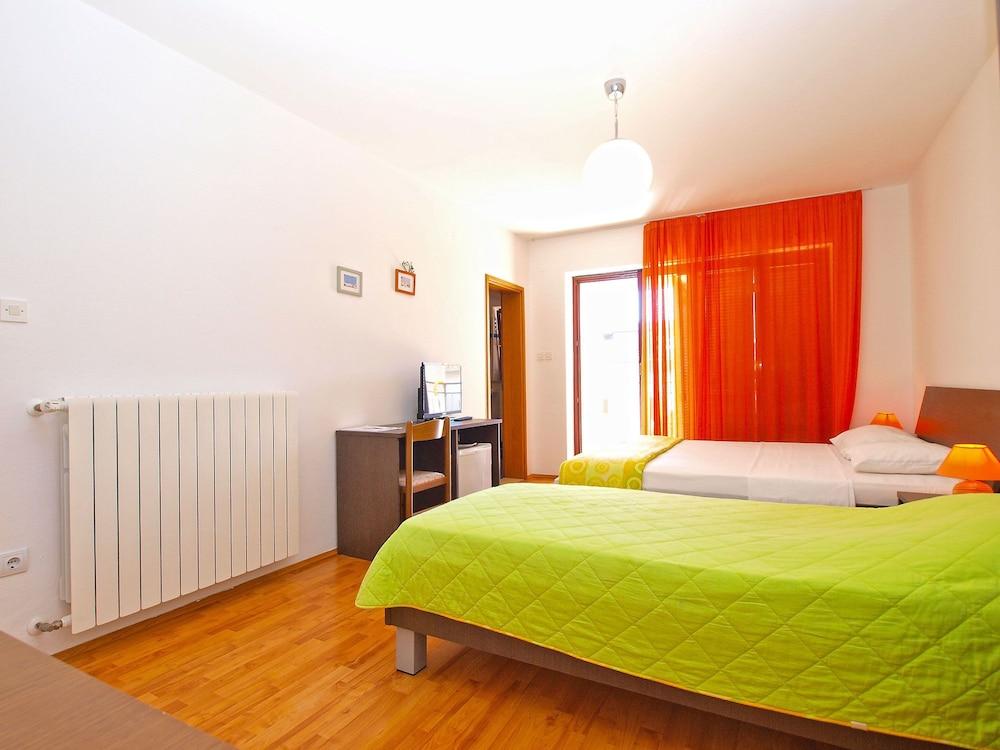 Rooms Ivica 1452