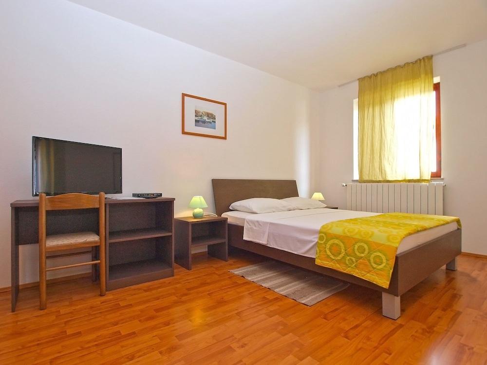 Rooms Ivica 1452