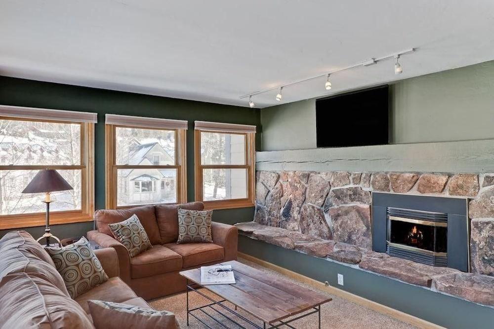 Longbranch 201 Condo with Pool & Hot Tub