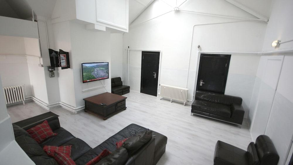 Edinburgh Princes Street Loft Apartment