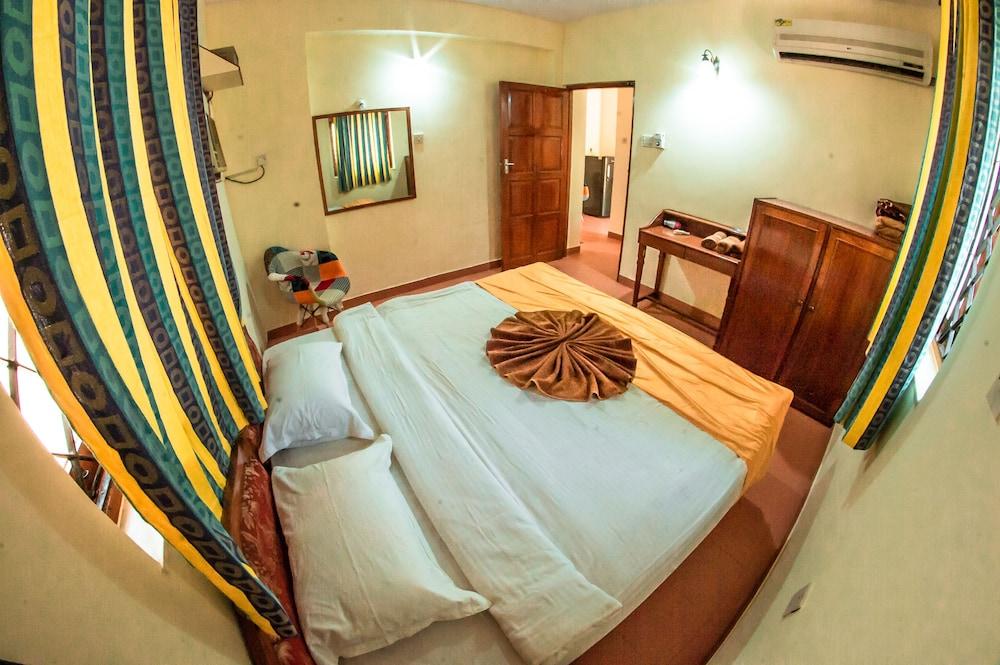 Showstopper Apartments 1 BHK Pool View