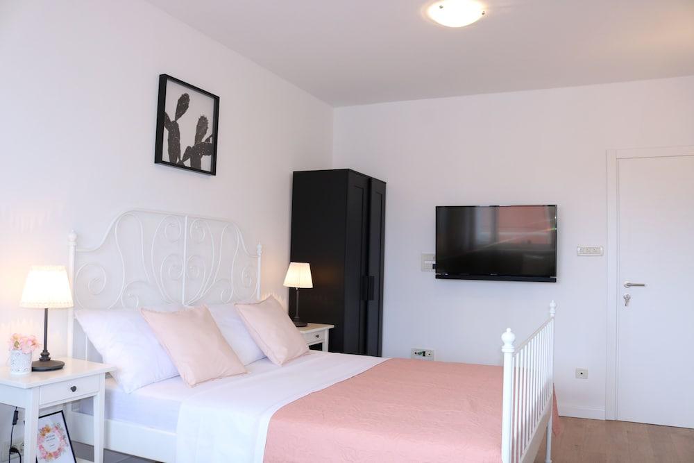 The Harmony Rooms Split