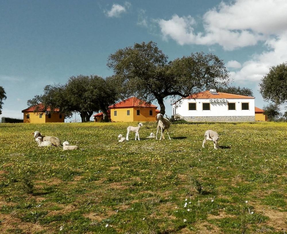 Albergue Turistico Cornalvo - Hostel