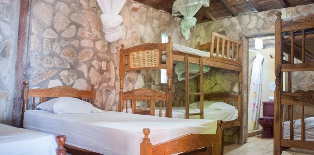 Hotel La Barca De Oro - Hostel