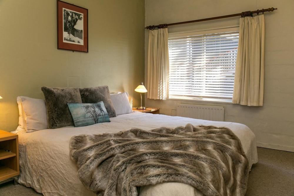 Feathertop Alpine Lodge