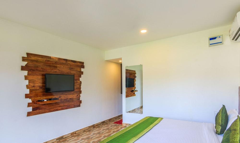 Treebo Lands End Beach Resort Morjim